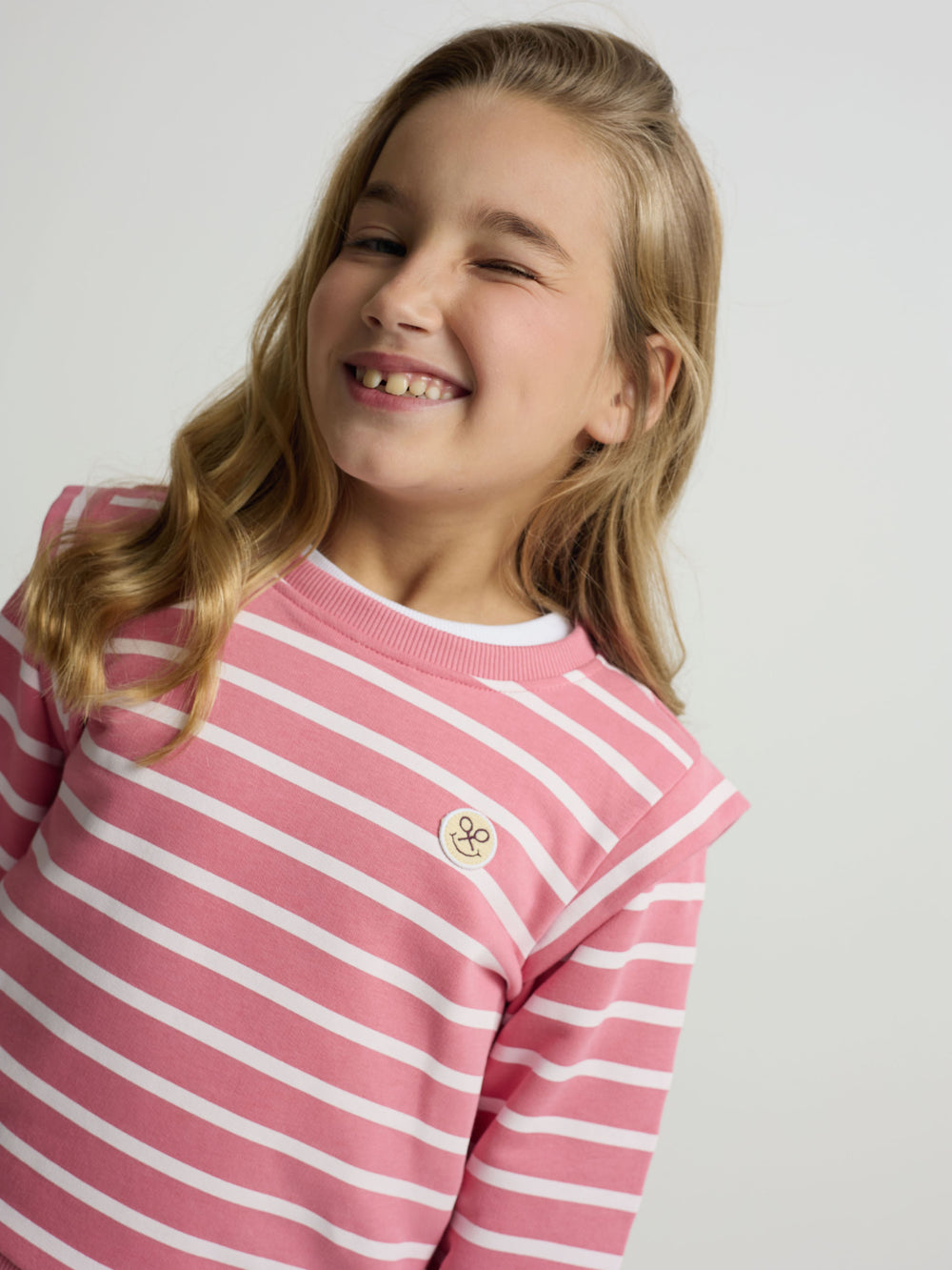 Girl's sweatshirt with pink striped shoulder pads