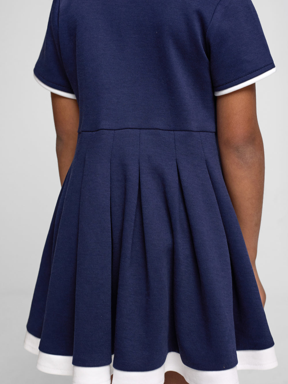 Vestido de menina em malha azul-marinho