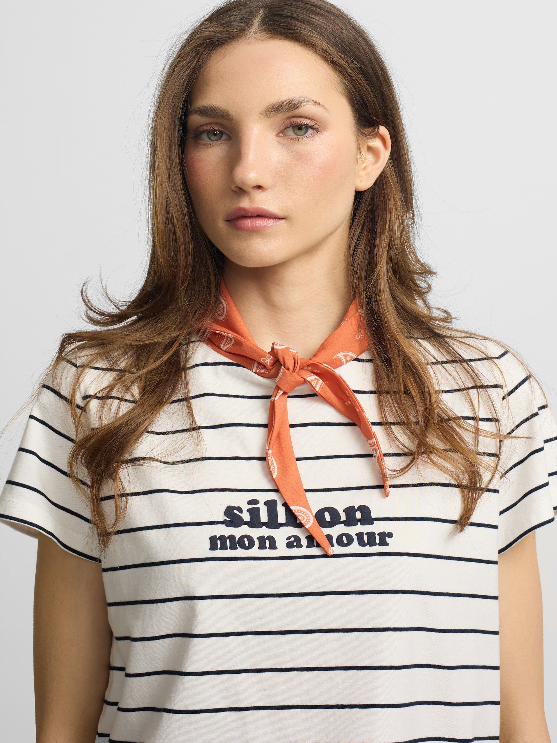 Camiseta woman aplique silbon bandana azul