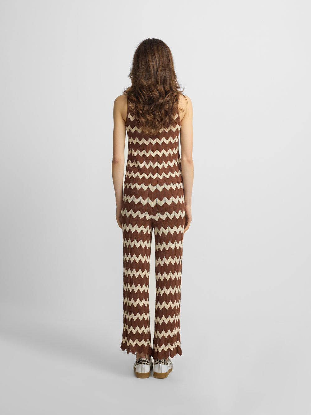 Pantalon punto espiga marrones