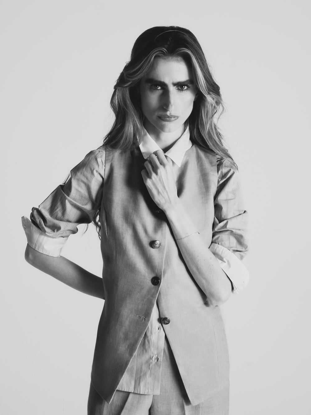Beige linen buttoned vest