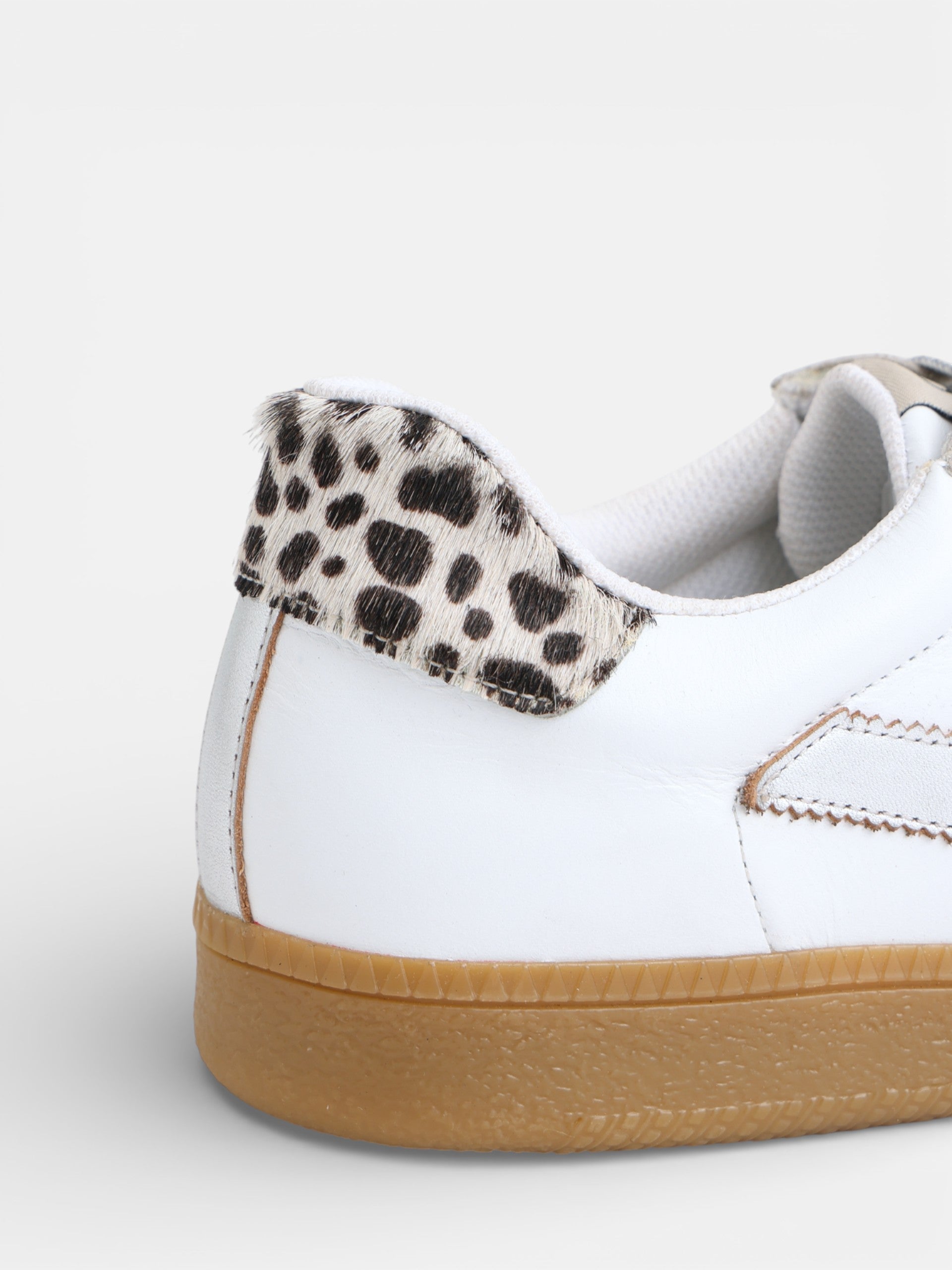 Zapatilla piel animal print blanca