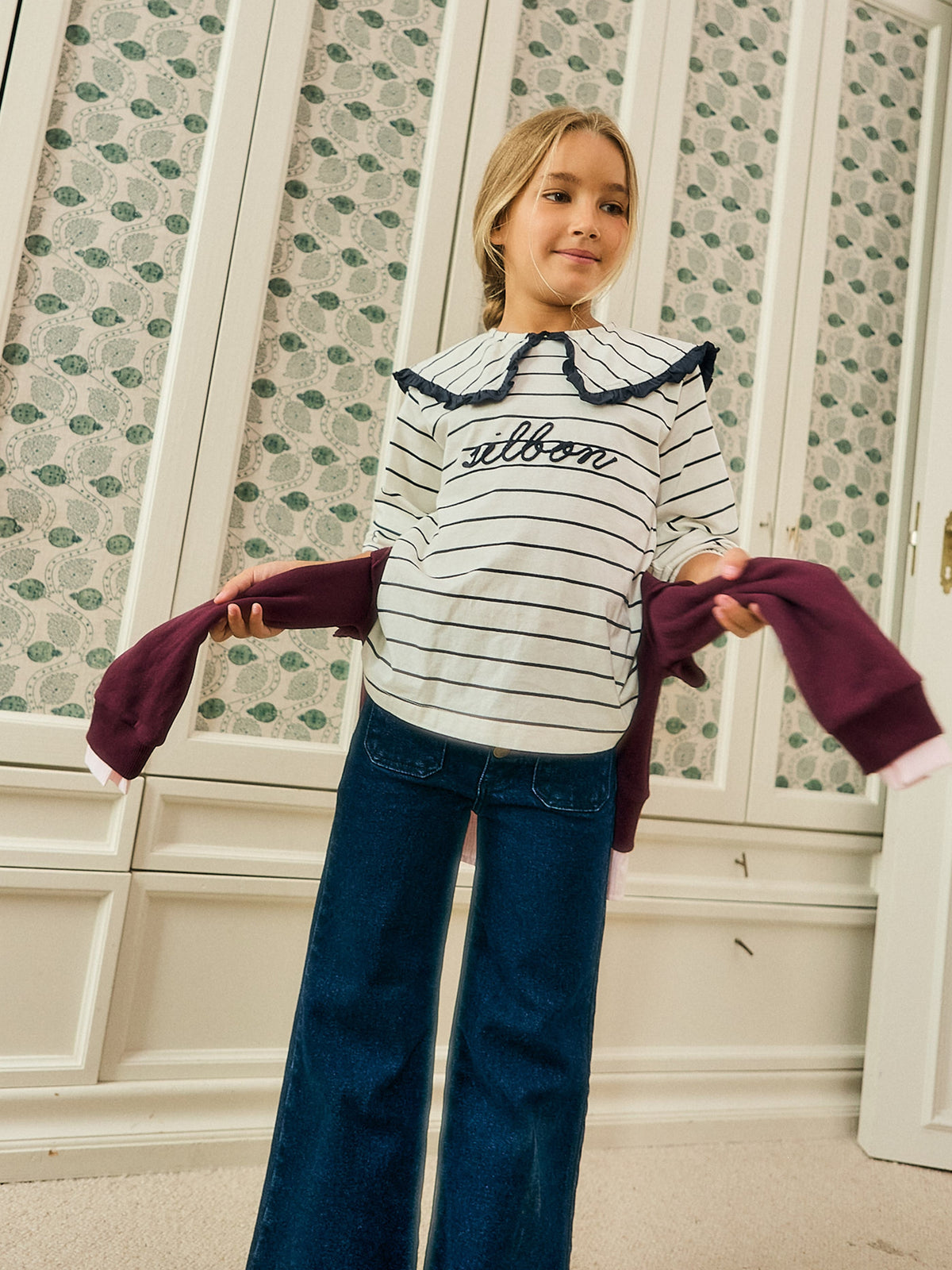 T-shirt fille col Claudine rayé bleu et blanc